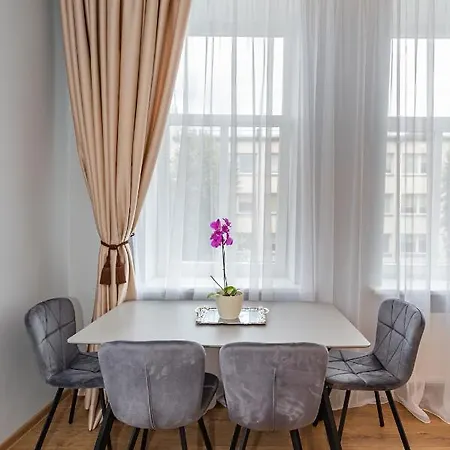 Elegant Center With Free Parking By Polo Apartment *